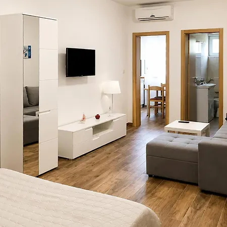 1 Bedroom Gorgeous In Tribanj Sibuljina