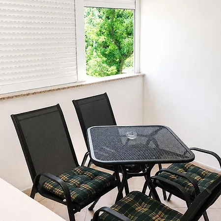 1 Bedroom Gorgeous In Tribanj Apartment *