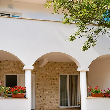 1 Bedroom Gorgeous In Tribanj