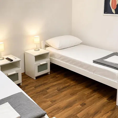 1 Bedroom Gorgeous In Tribanj Apartment Sibuljina