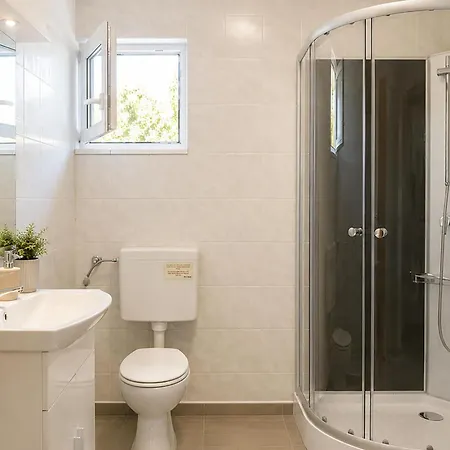 1 Bedroom Gorgeous In Tribanj Apartment Sibuljina